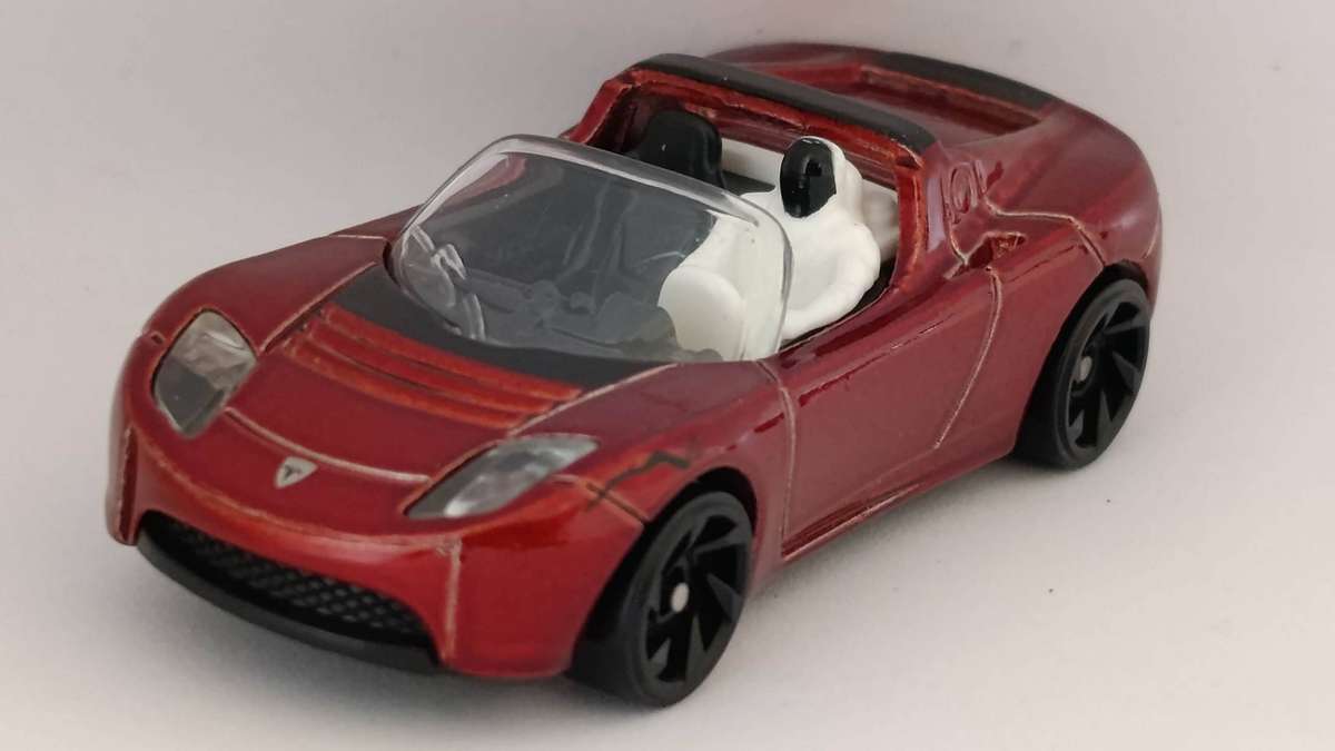 Simtec Falken Double Storey Dealership Diorama 1/64 scale with some free cars