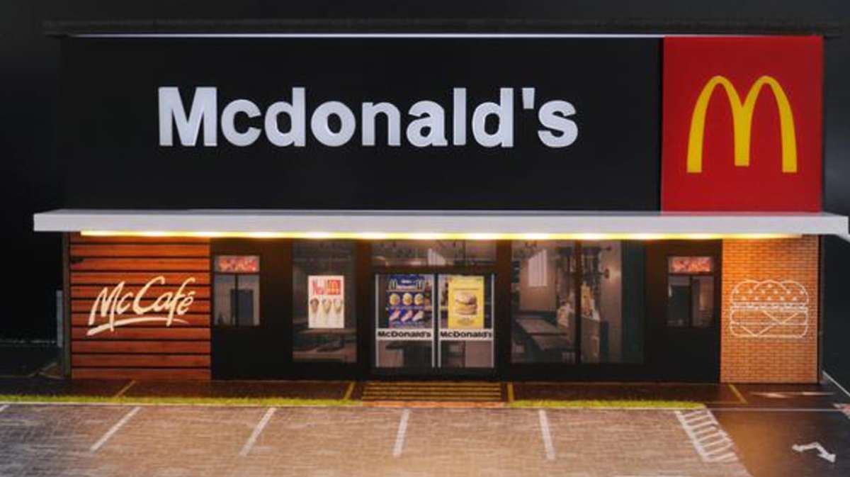 G Fans McDonalds Diorama 1/64 scale