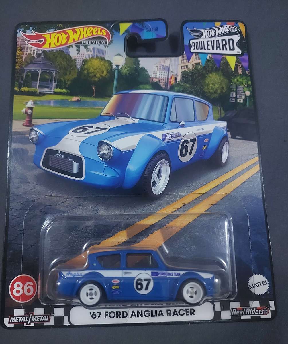 Hot Wheels '67 Ford Anglia Racer (Boulevard - Real Riders)