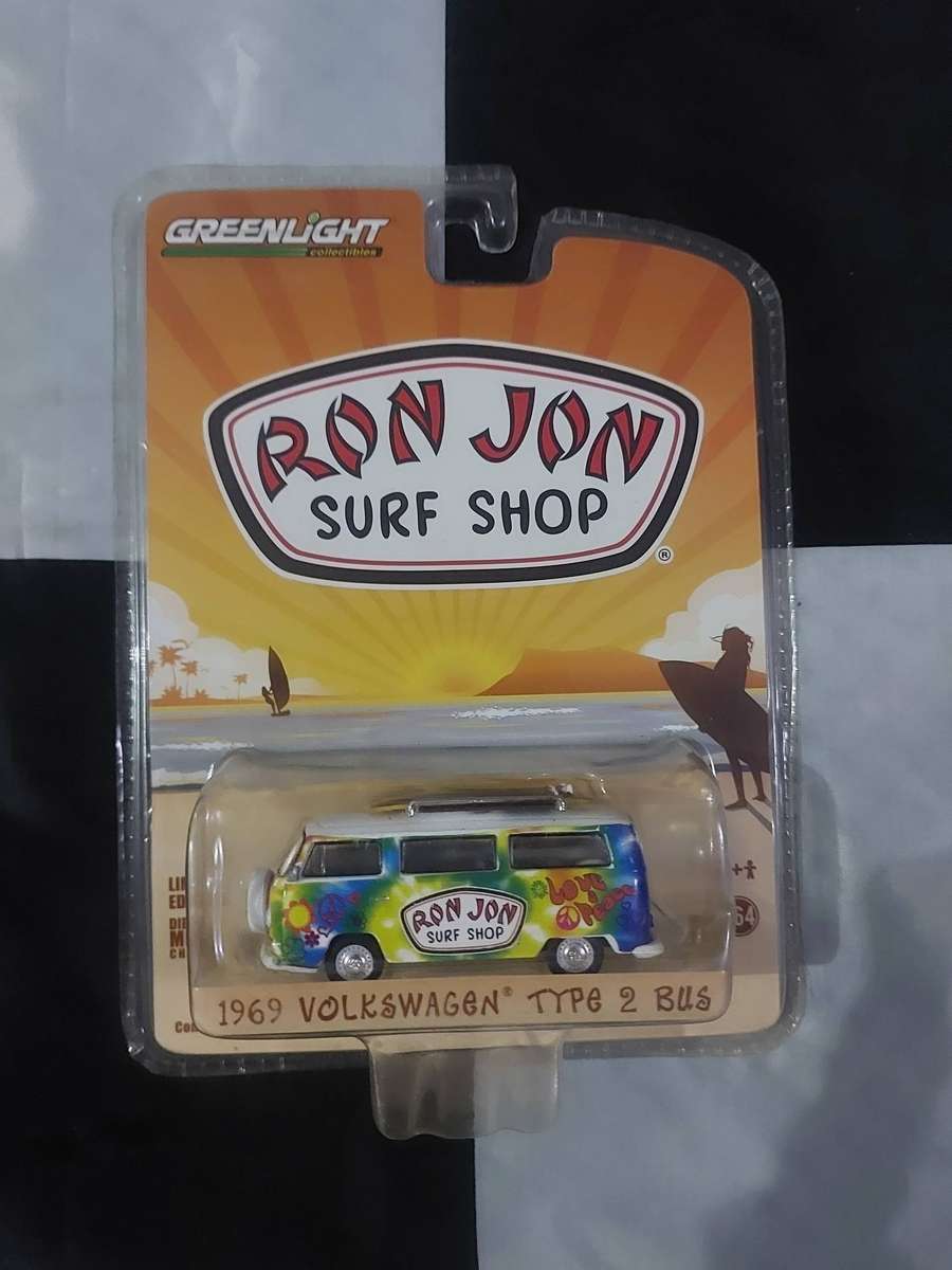 Greenlight 1969 VW Volkswagen Type 2 Bus (Real Riders)
