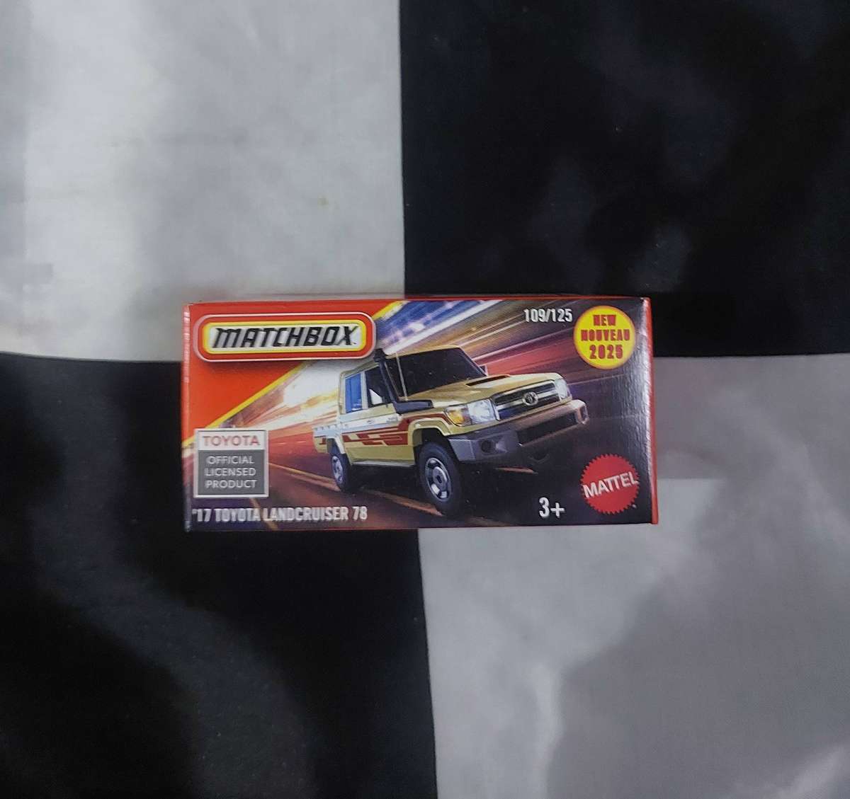 MATCHBOX '17 TOYOTA LAND CRUISER 78 (Power Grabs)