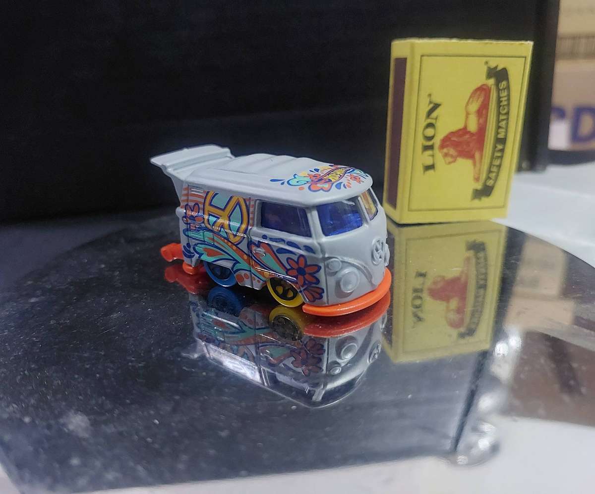Hot Wheels VW Volkswagen Kool Kombi