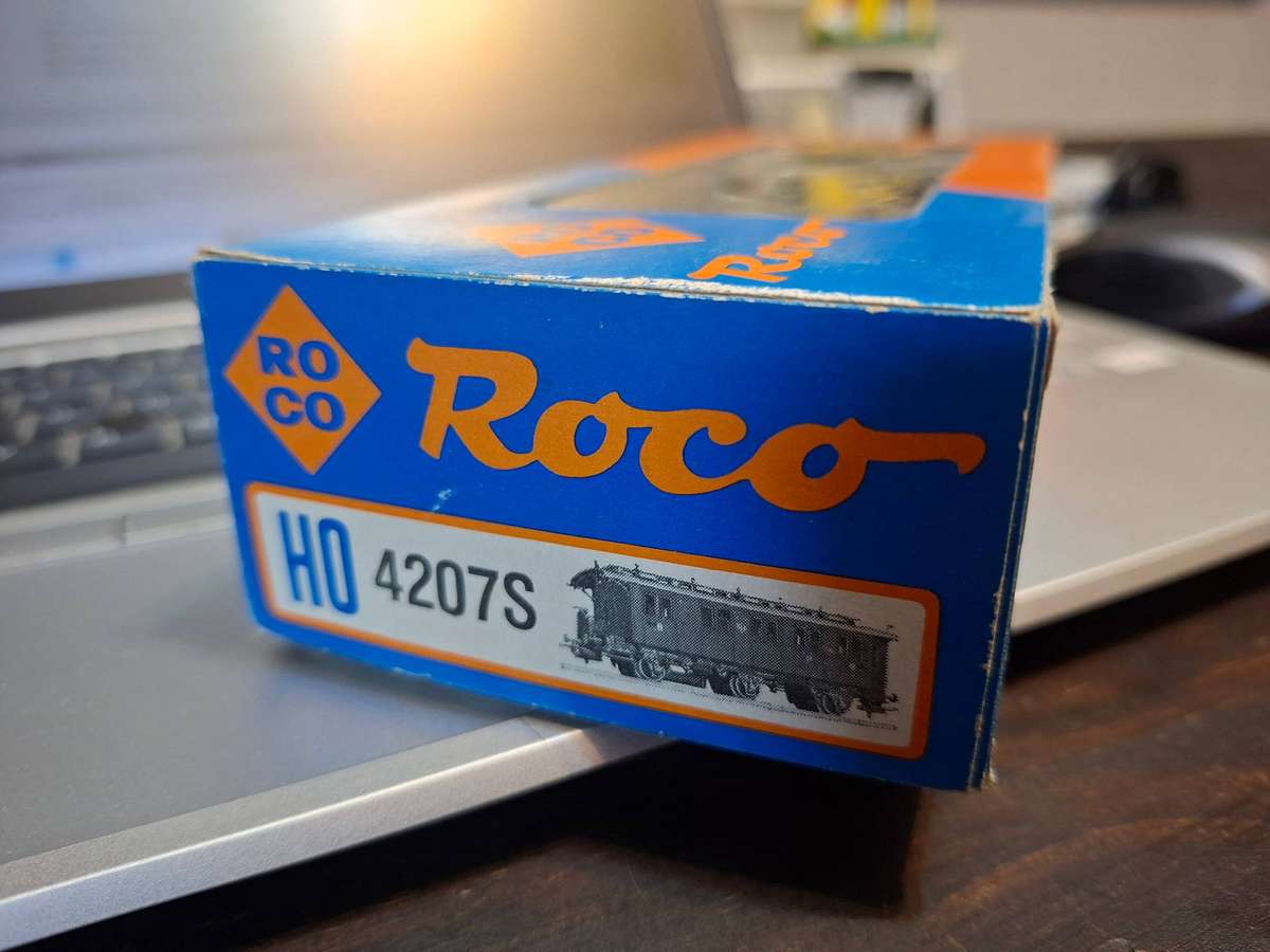 Roco 4207 2nd/3rd class passenger car of the DRG