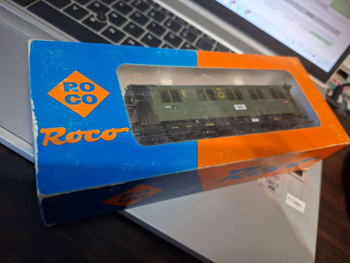 Roco 4207 2nd/3rd class passenger car of the DRG