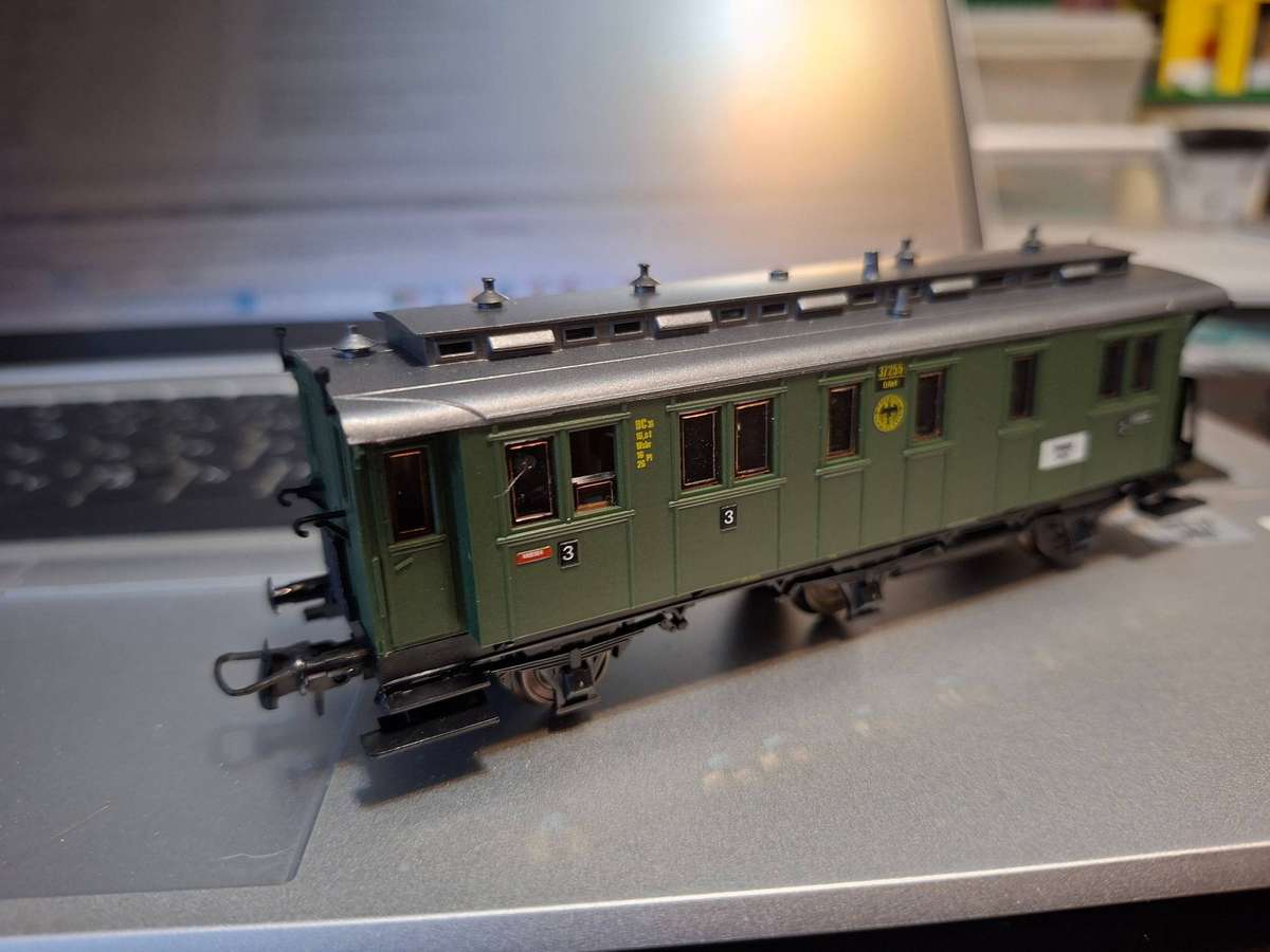 Roco 4207 2nd/3rd class passenger car of the DRG