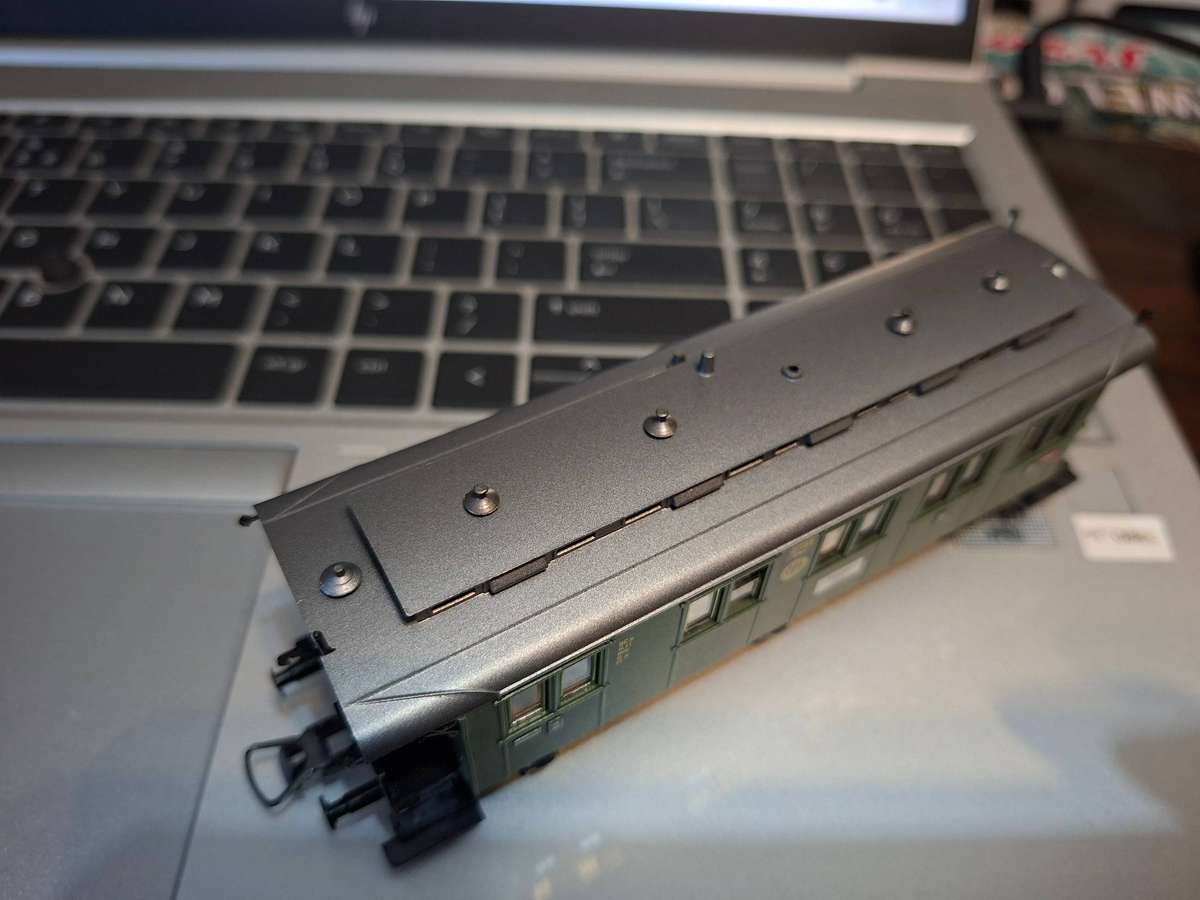 Roco 4207 2nd/3rd class passenger car of the DRG