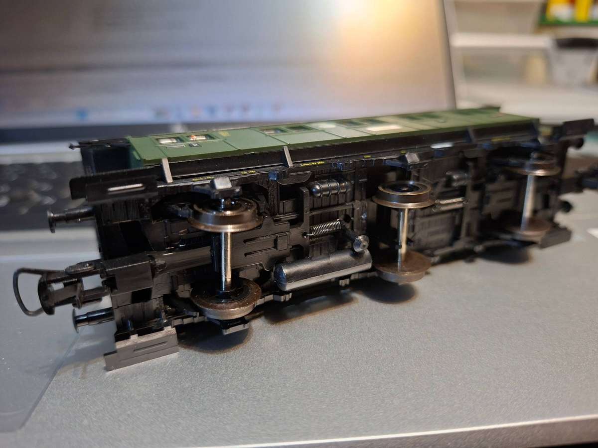 Roco 4207 2nd/3rd class passenger car of the DRG