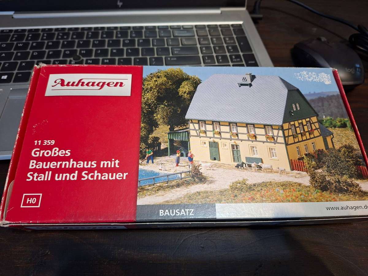 Auhagen 11359 Gauge H0 Large farmhouse with barn and shed