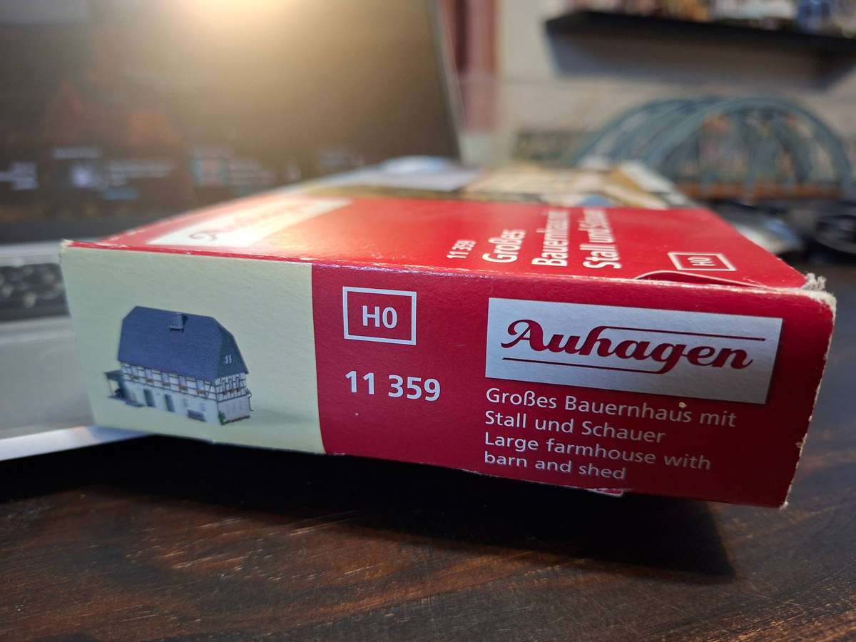 Auhagen 11359 Gauge H0 Large farmhouse with barn and shed