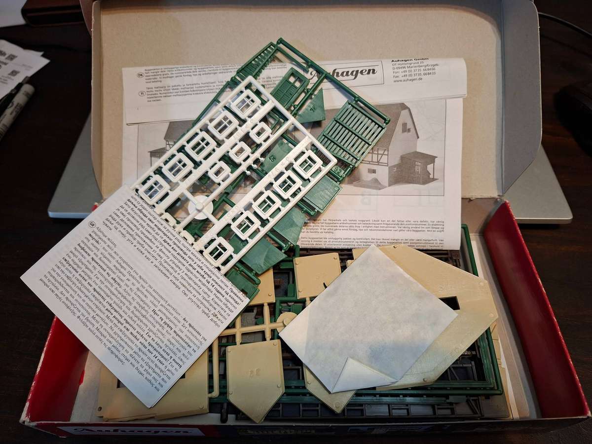 Auhagen 11359 Gauge H0 Large farmhouse with barn and shed