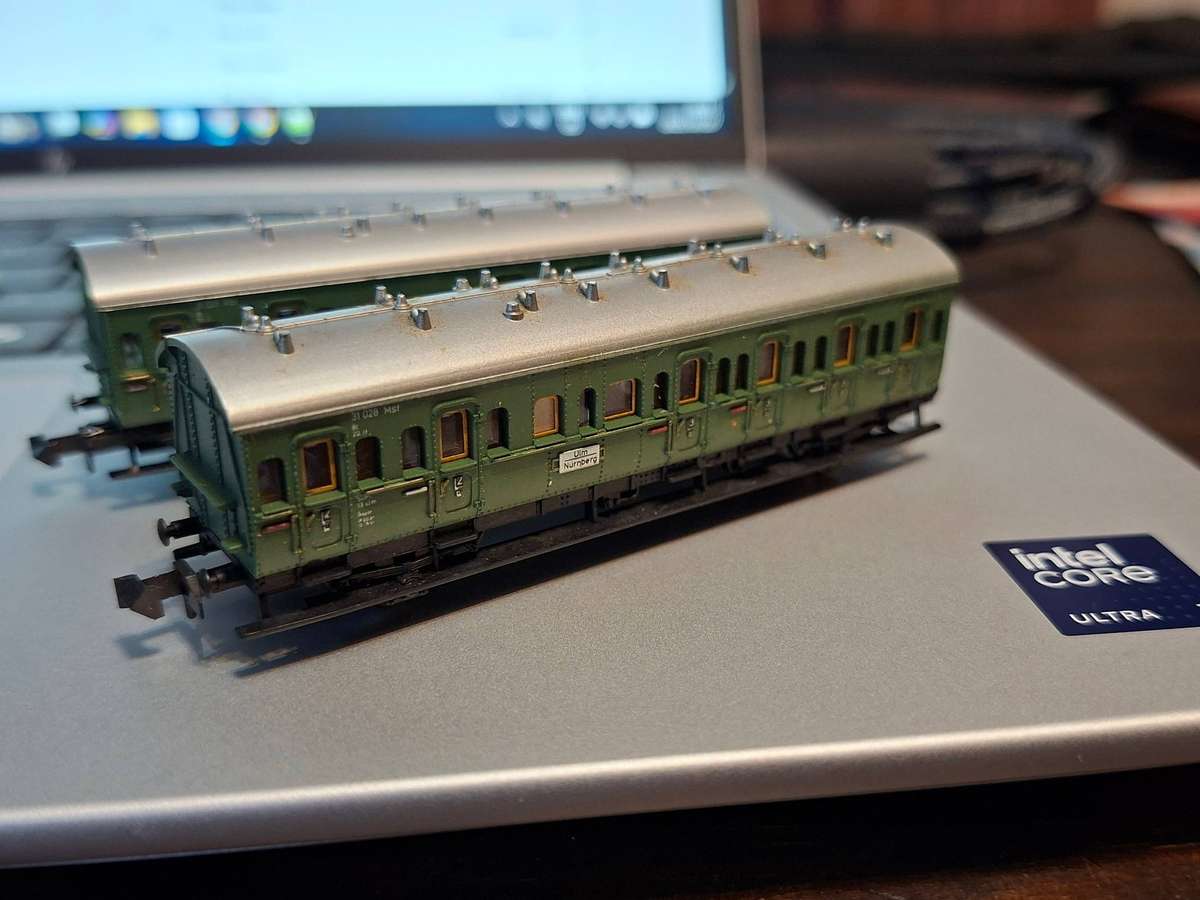 N Scale - Minitrix 31 028 Mst passenger coaches