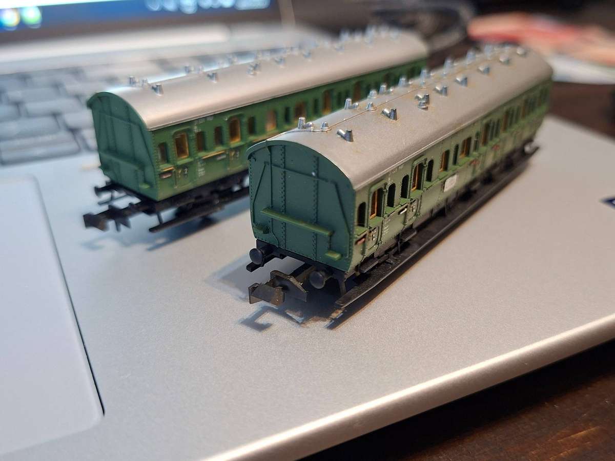 N Scale - Minitrix 31 028 Mst passenger coaches
