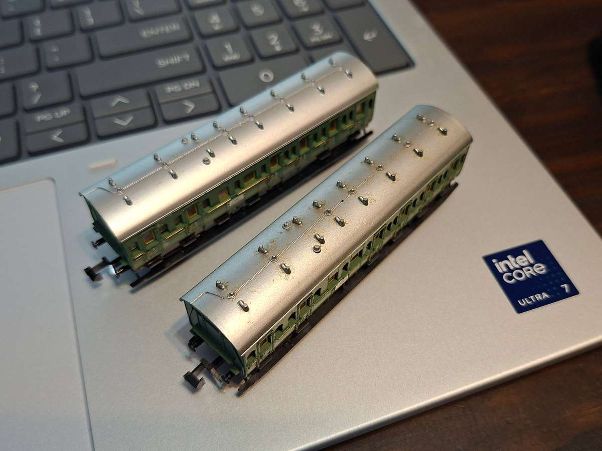 N Scale - Minitrix 31 028 Mst passenger coaches