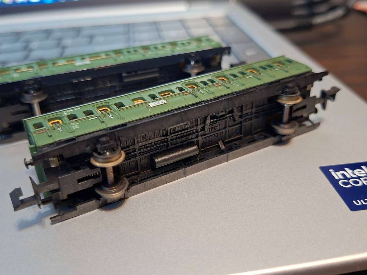 N Scale - Minitrix 31 028 Mst passenger coaches