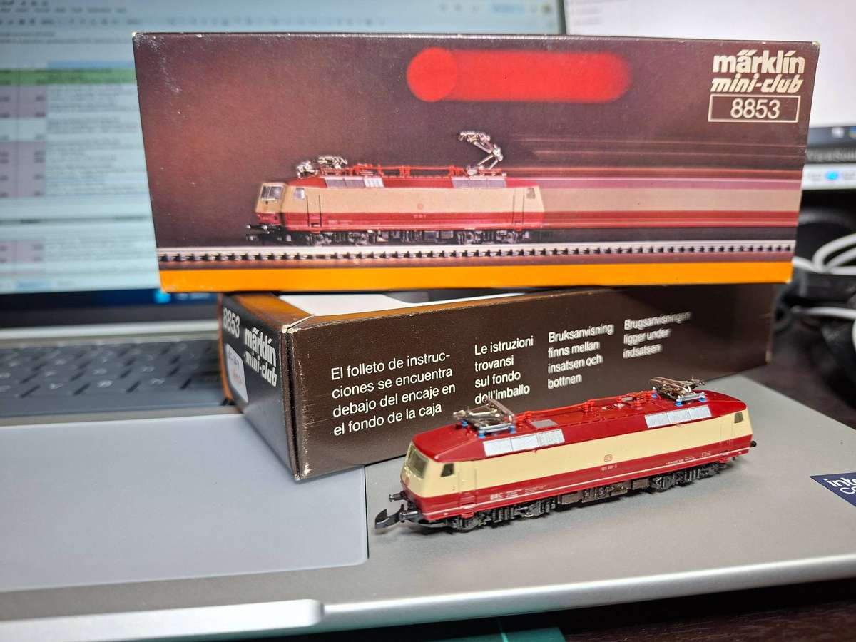 Marklin Z 8853 Electric multi-purpose locomotive DB Class 120, 2 single-arm pantographs