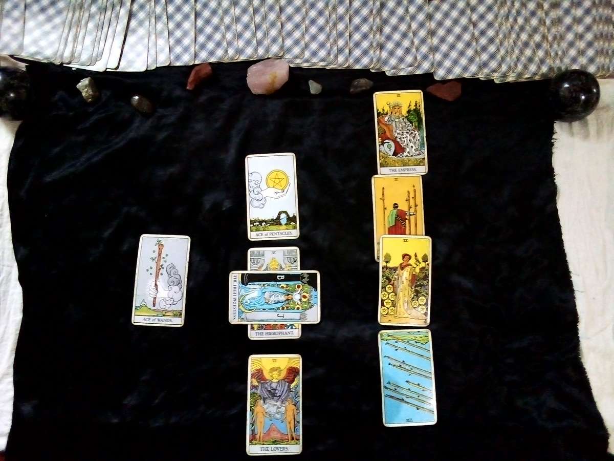 Psychic, Tarot card readings, sidr, galdra, mirror scrying etc.