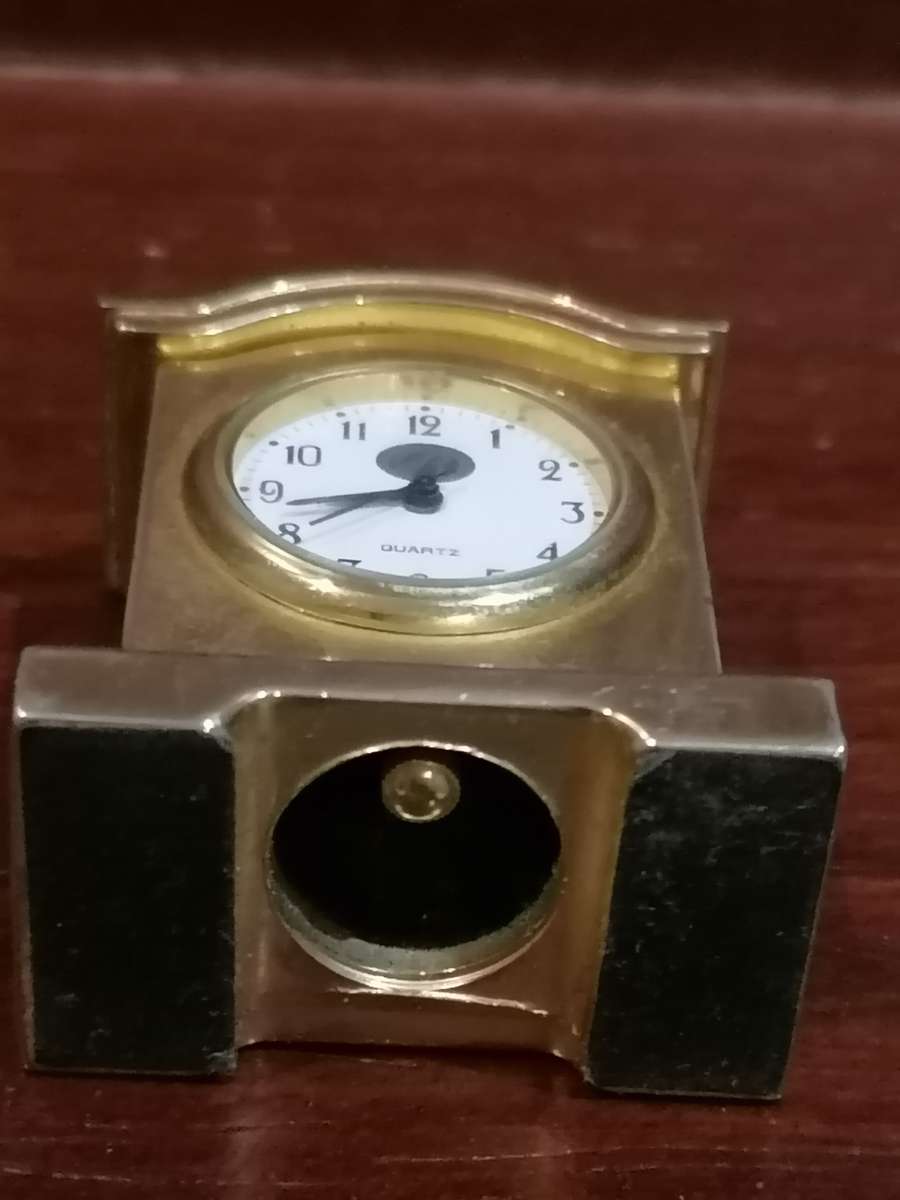 Minuture BLUE TRAIN CLOCK