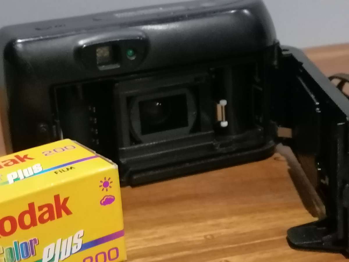 Vintage VIVITAR SERIES CAMERA + Rare Kodak film ( still boxed )