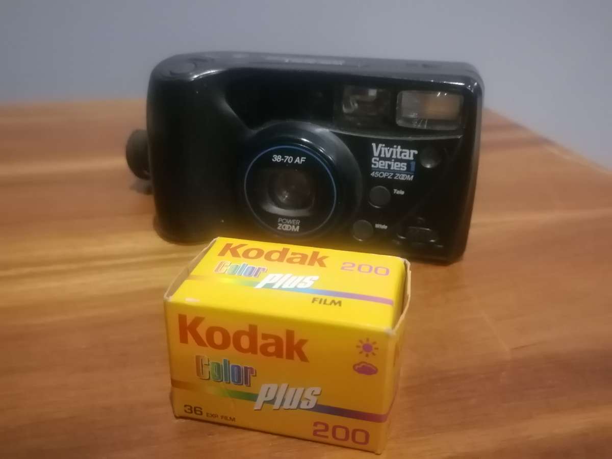 Vintage VIVITAR SERIES CAMERA + Rare Kodak film ( still boxed )