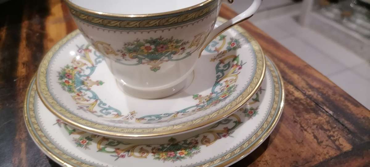 AYNSLEY HENSLEY TRRIO