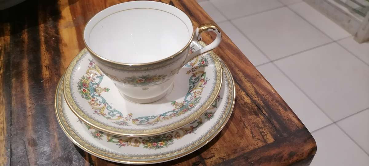 AYNSLEY HENSLEY TRRIO