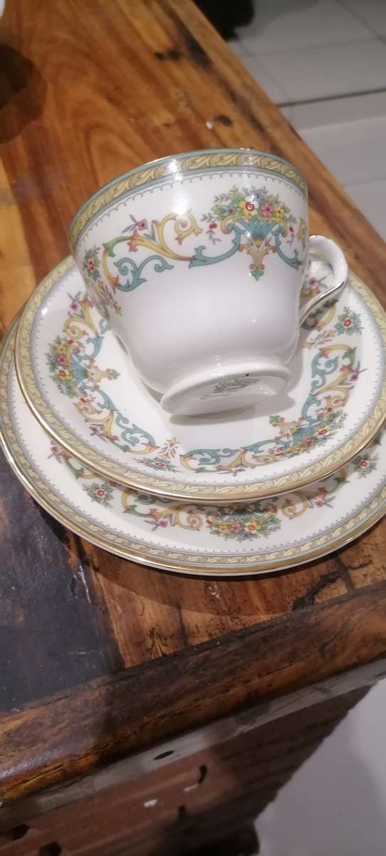 AYNSLEY HENSLEY TRRIO