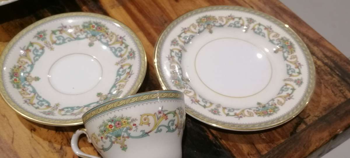 AYNSLEY HENSLEY TRRIO