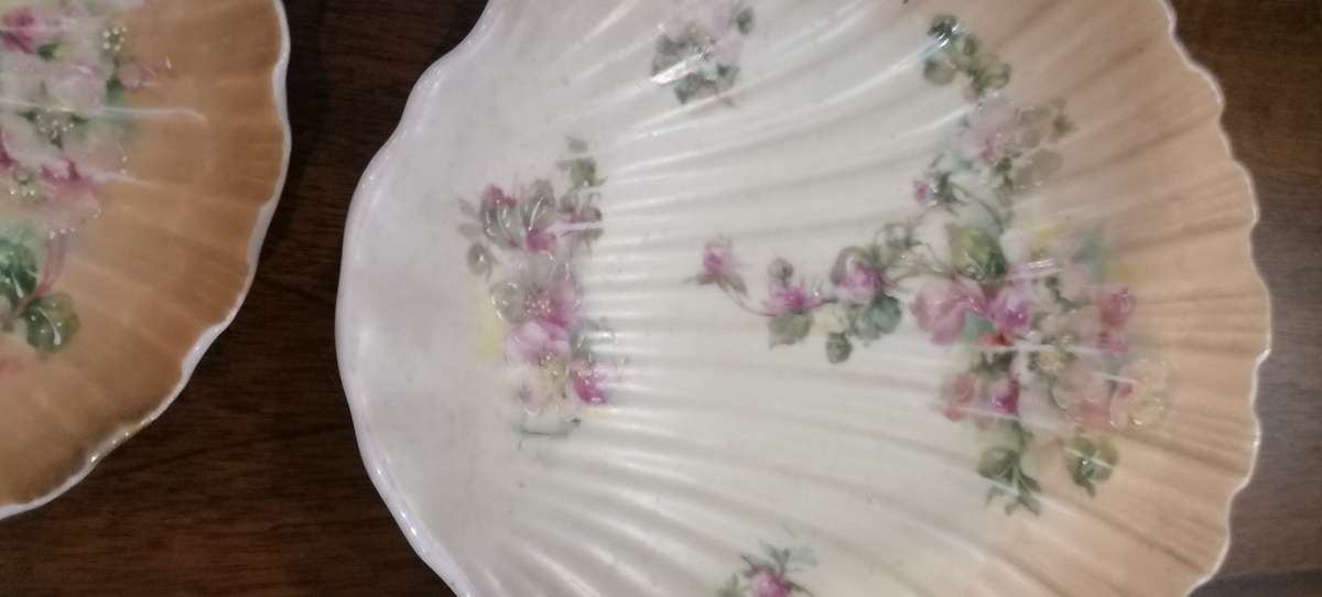 4 x VINTAGE HEAVY PORCELAIN HAND PAINTED FISH PLATES