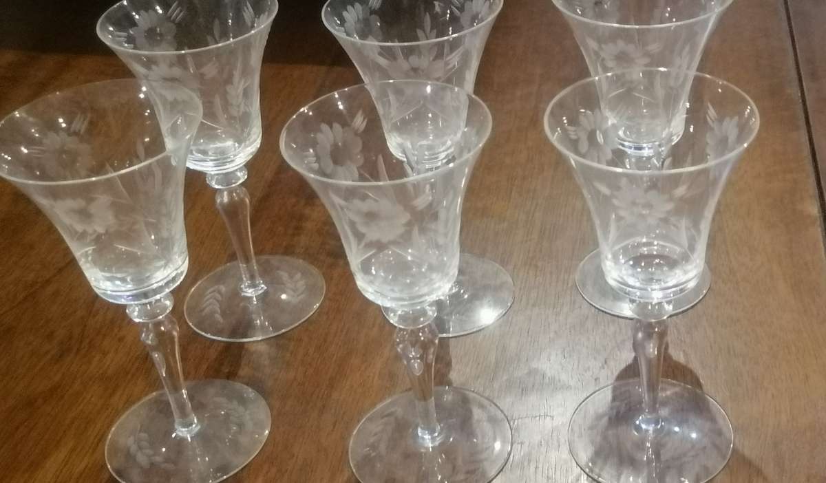 6 X VINTAGE ANTIQUE ETCHED SHERRY GLASSES (Floral)