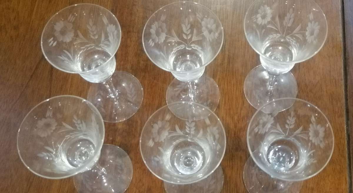 6 X VINTAGE ANTIQUE ETCHED SHERRY GLASSES (Floral)