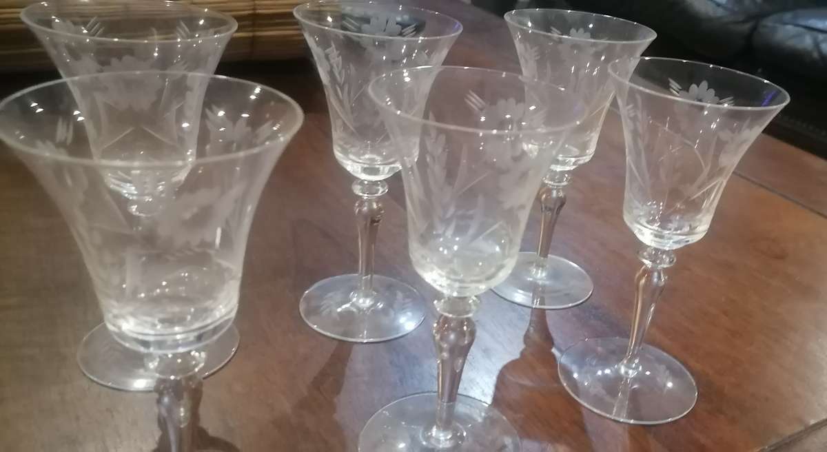 6 X VINTAGE ANTIQUE ETCHED SHERRY GLASSES (Floral)