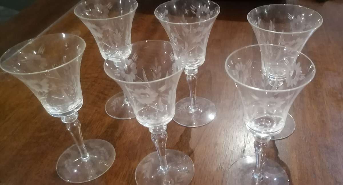 6 X VINTAGE ANTIQUE ETCHED SHERRY GLASSES (Floral)