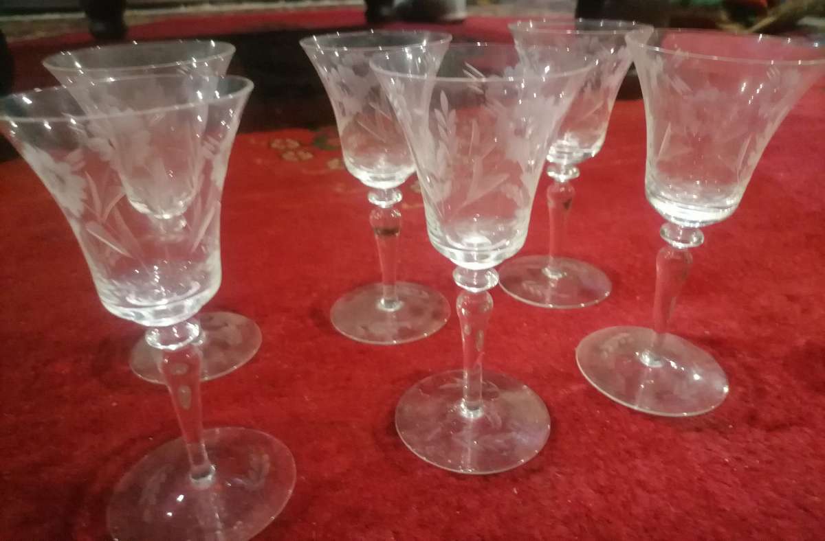 6 X VINTAGE ANTIQUE ETCHED SHERRY GLASSES (Floral)