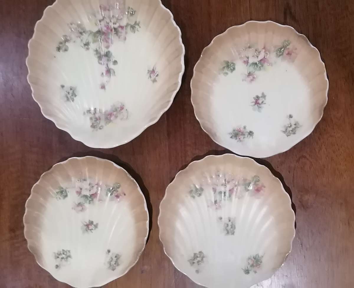 4 x VINTAGE HEAVY PORCELAIN HAND PAINTED FISH PLATES