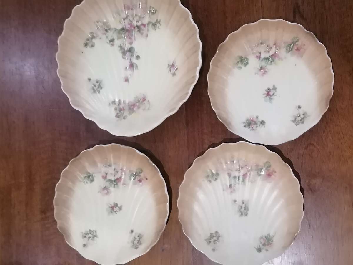 4 x VINTAGE HEAVY PORCELAIN HAND PAINTED FISH PLATES