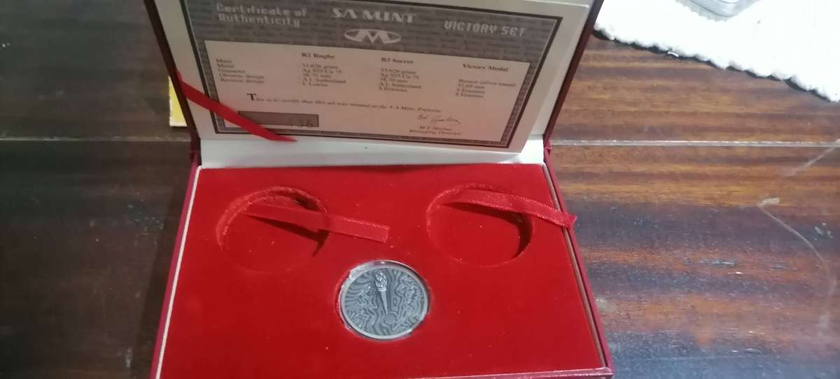 Victory set medallion plus box