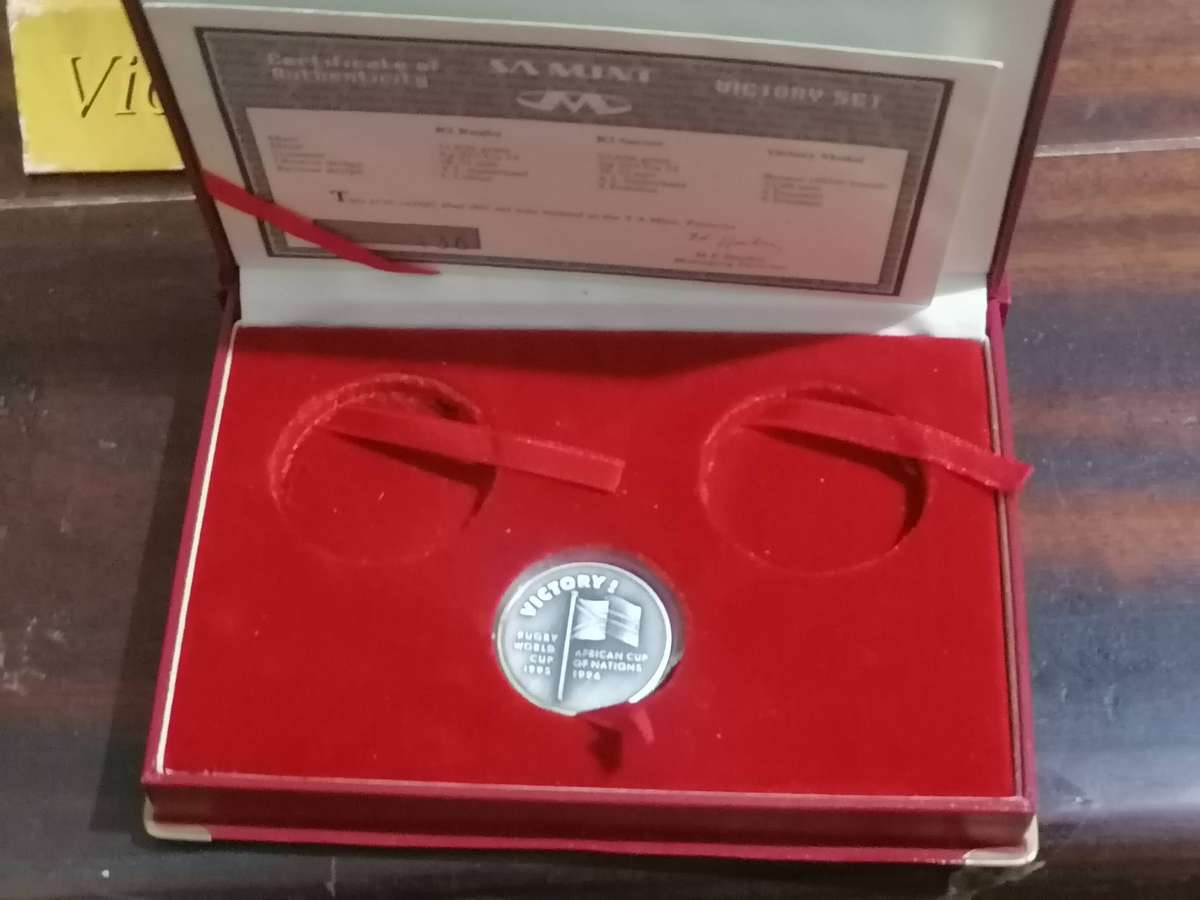 Victory set medallion plus box