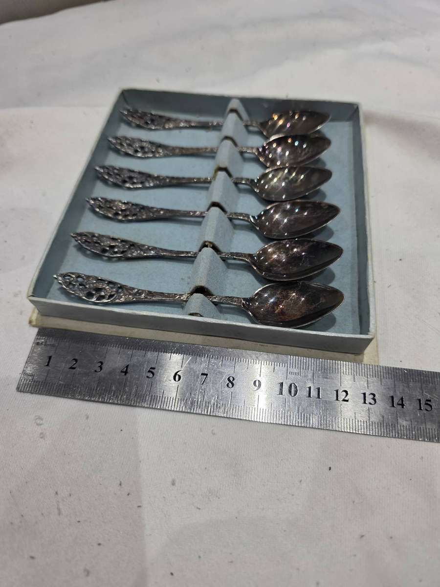 6 PIECE VINTAGE E.P.N.S TEASPOONS
