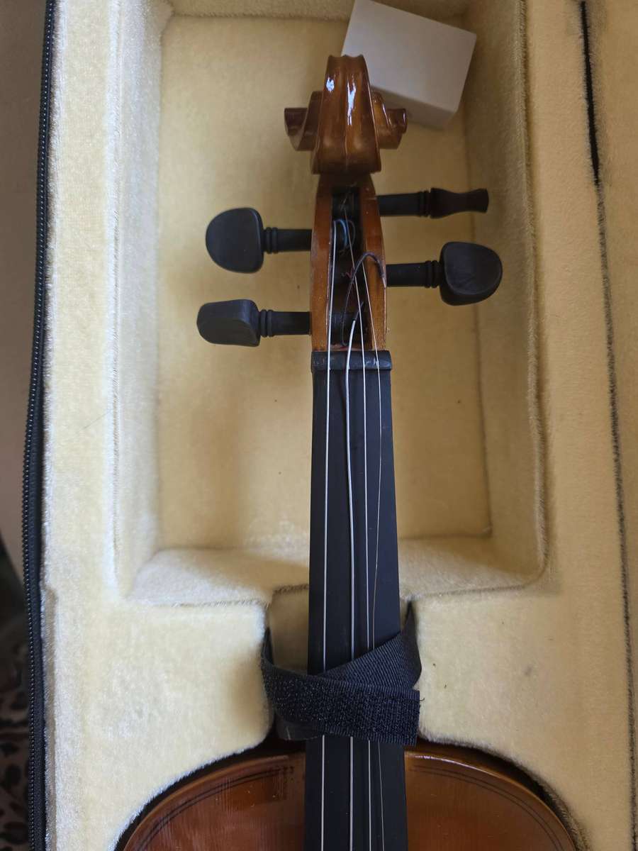 WOODEN VIOLIN WITH CASE