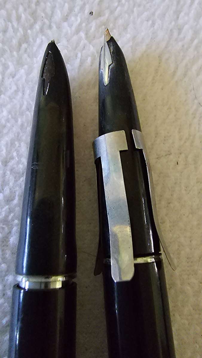 SET OF TWO COLLECTABLE PARKER FOUNTAIN PENS