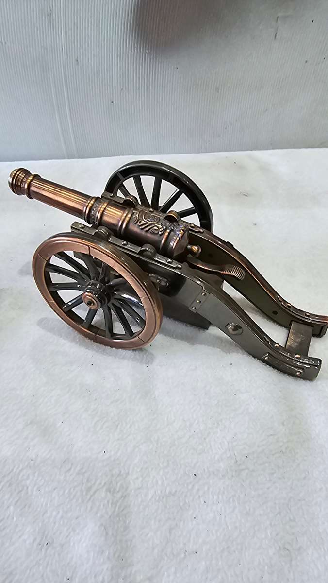 BATTERY OPERATED CIGARETTE LIGHTER CANNON