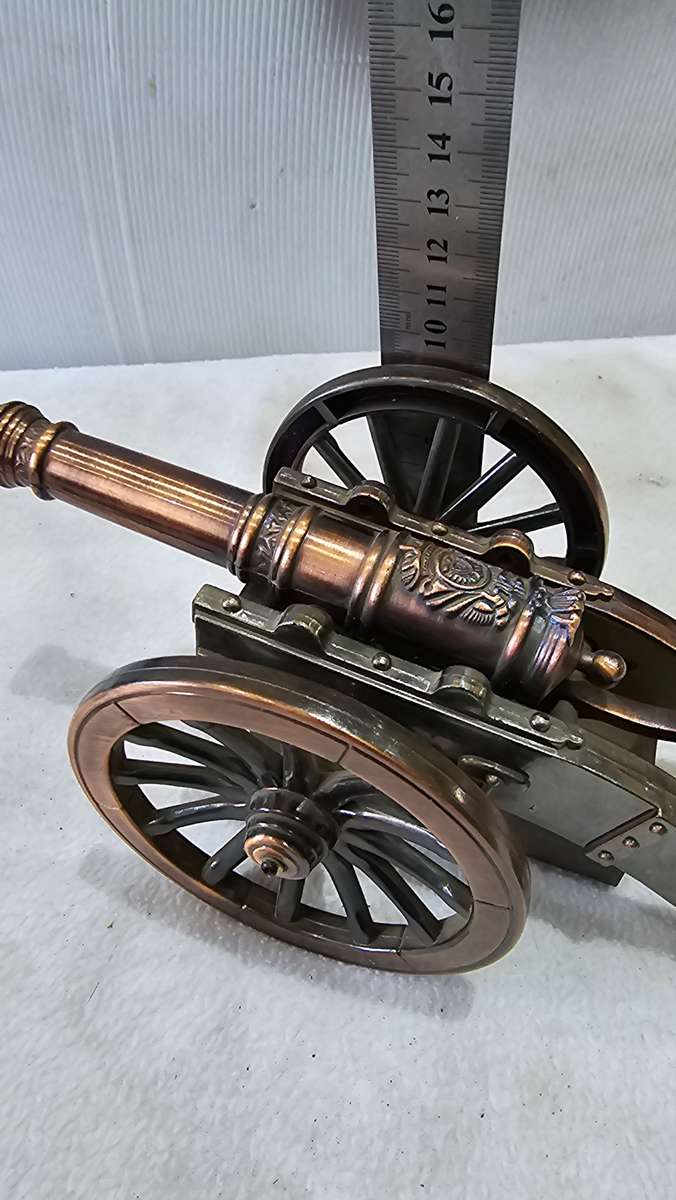 BATTERY OPERATED CIGARETTE LIGHTER CANNON