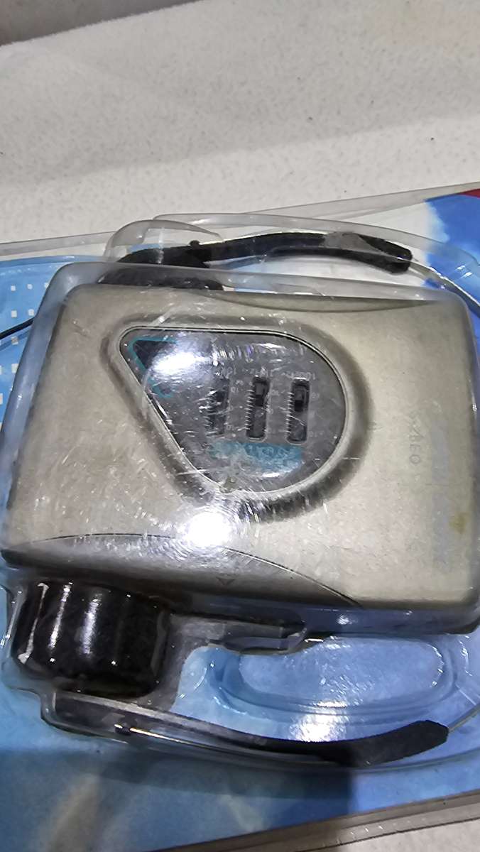 WALKMAN CASSETTE PLAYER WITH HEADPHONE(3 BAND)