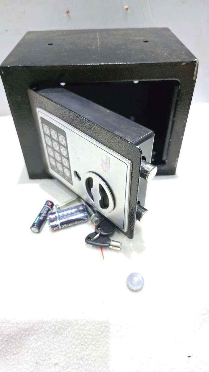 DIGITAL WALL MOUNT SAFE
