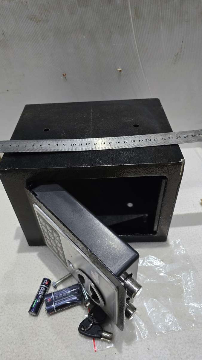 DIGITAL WALL MOUNT SAFE