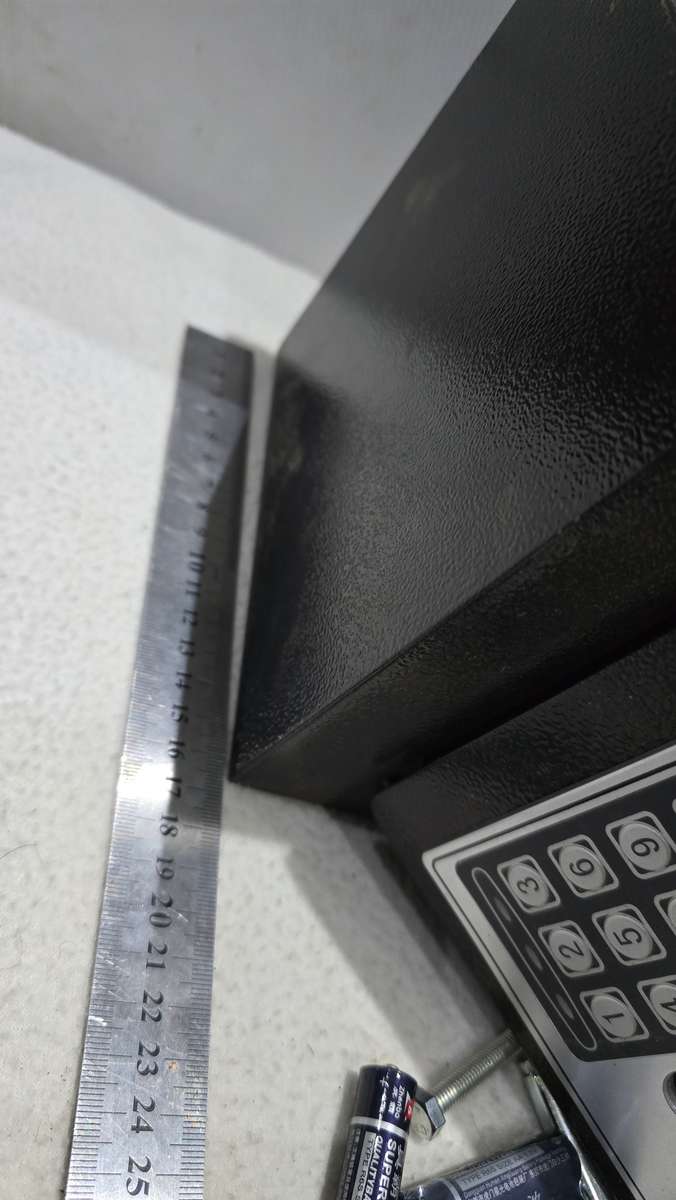 DIGITAL WALL MOUNT SAFE