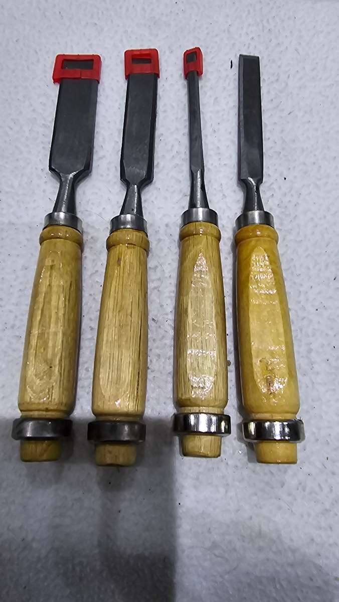 4 PIECE WOODEN HANDLE FIRMER CHISEL SET