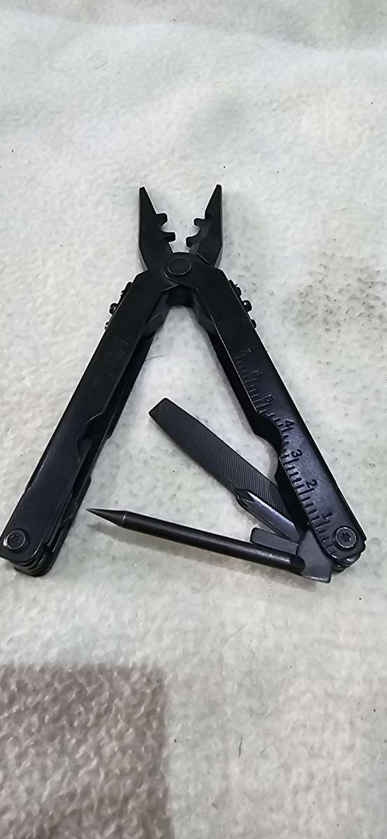 MULTIFUNCTIONAL PLIER SCREWDRIVER KIT(CAROLINA ,USA)
