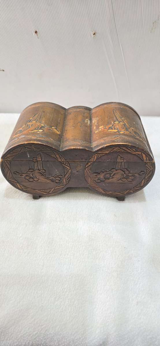 VINTAGE COLLECTIVE WOODEN JEWELRY BOX