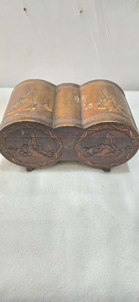 VINTAGE COLLECTIVE WOODEN JEWELRY BOX